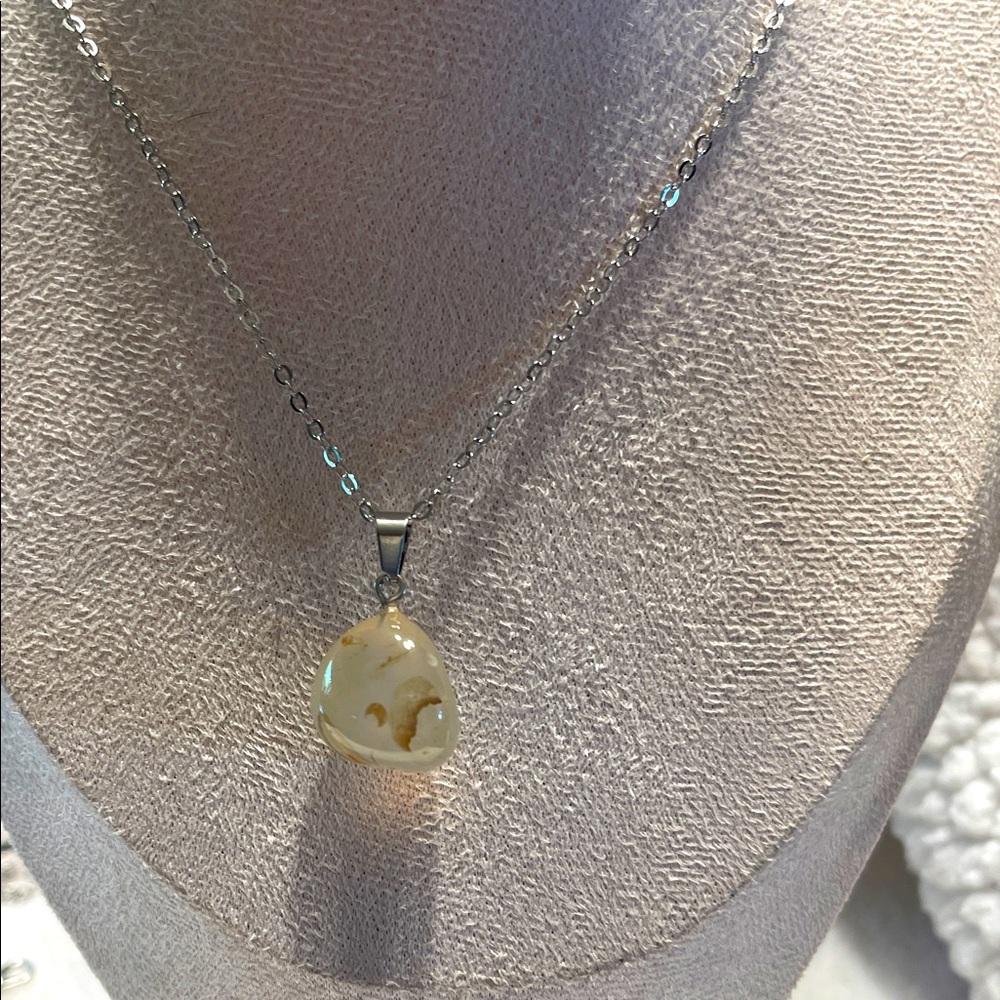 Elegant Silver Necklace with Cream Montana Moss Pendant
